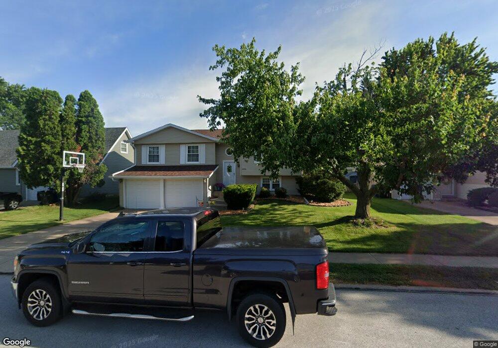 2316 W 60th St, Davenport, IA 52806 - photo 1