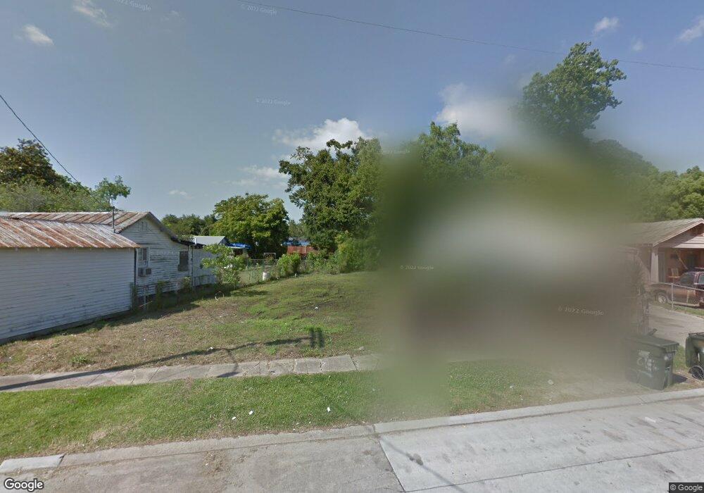 613 1/2 Malain St, New Iberia, LA 70560 - photo 1