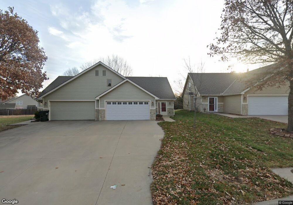 906 N Fieldstone Dr, Lawrence, KS 66049 - photo 1