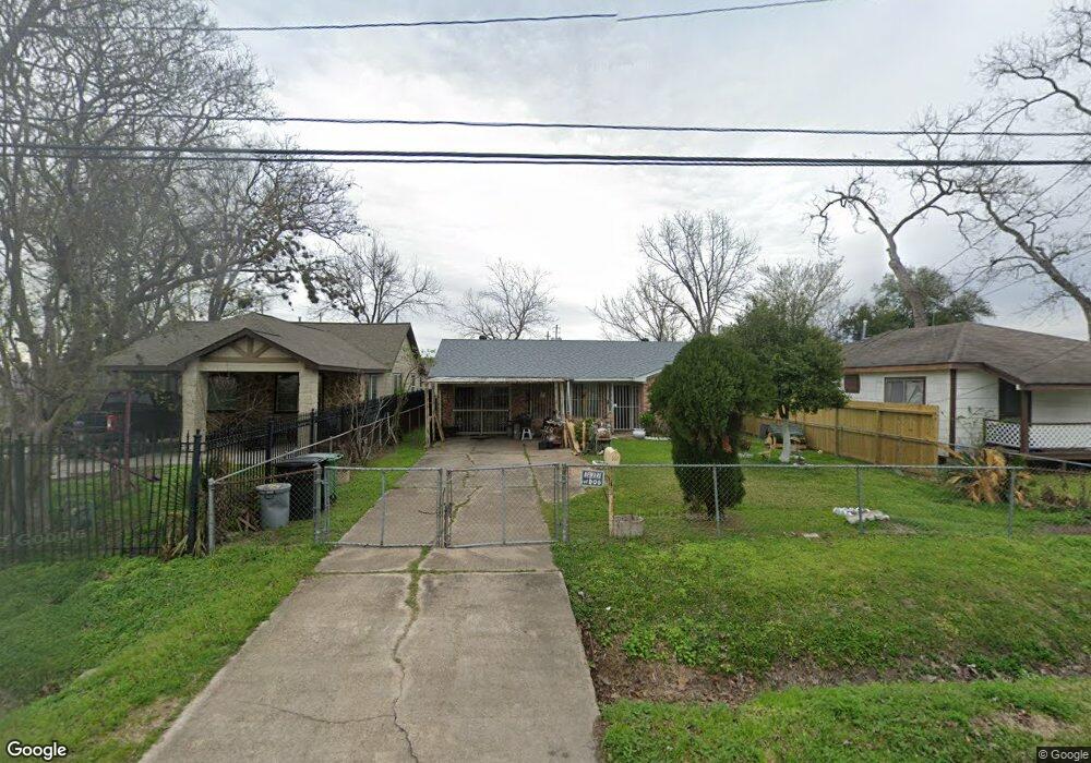 107 Weisenberger Dr, Houston, TX 77022 - photo 1