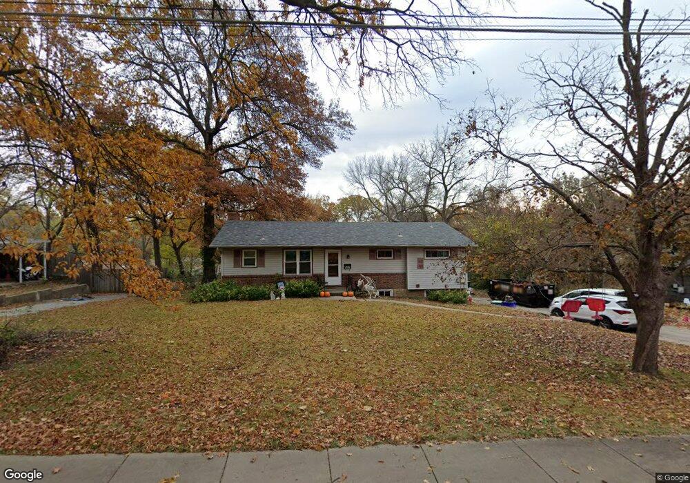 5611 Perry Ln, Shawnee, KS 66203 - photo 1