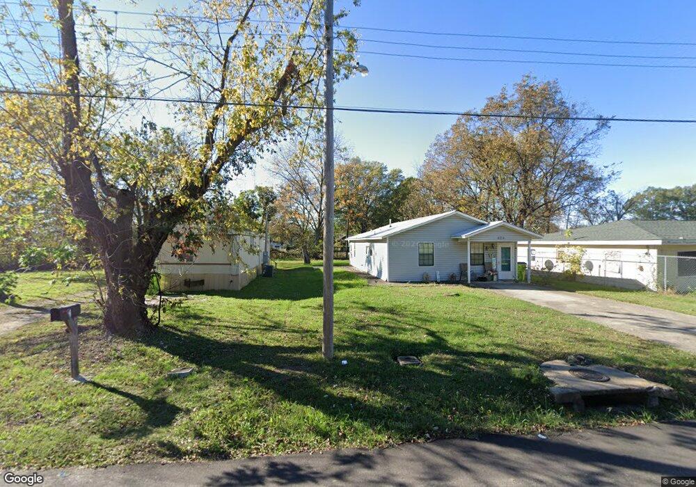 423 N Spring St, Stuttgart, AR 72160 - photo 1