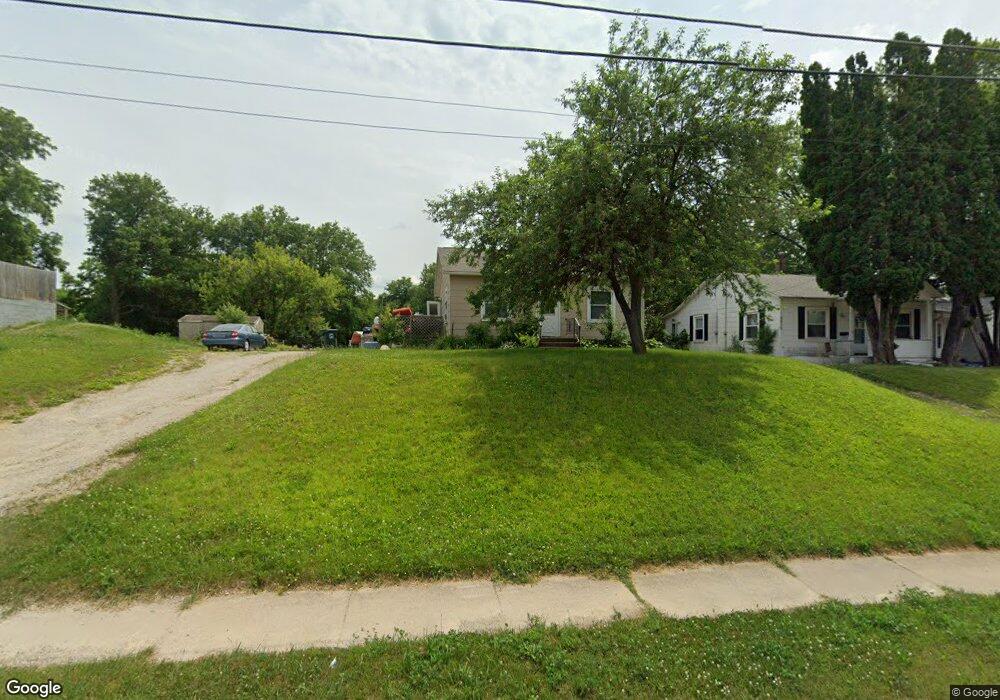 2907 W 49th St, Davenport, IA 52806 - photo 1