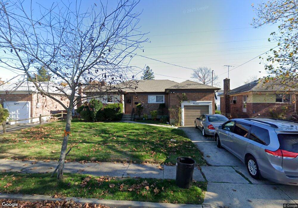 14 Trafalgar Square, Valley Stream, NY 11581 - photo 1