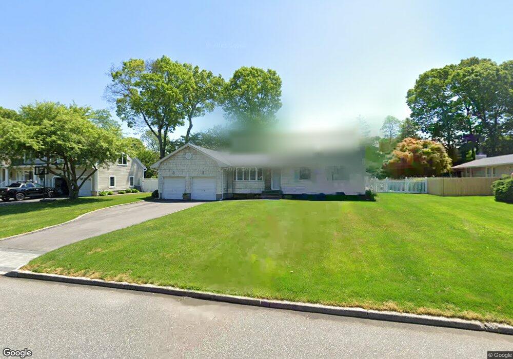 17 Raven Dr, ComMacK, NY 11725 - photo 1