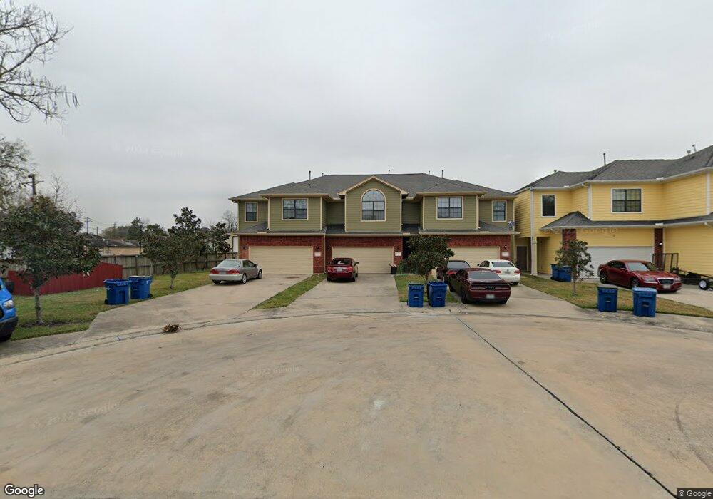 2009 Broadview Cir, Rosenberg, TX 77471 - photo 1
