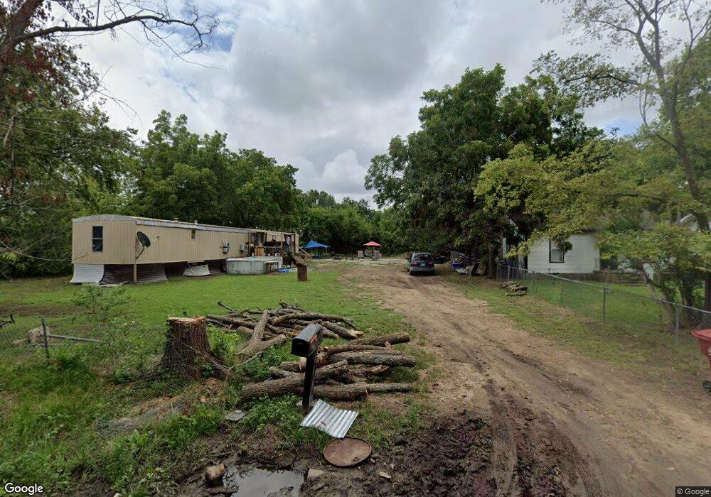 406 E Victor St, Hugo, OK 74743 - photo 1