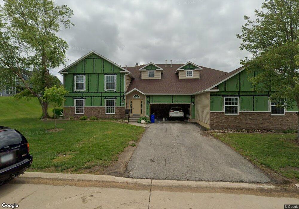 4715 Westchester Dr NE unit A, Cedar Rapids, IA 52402 - photo 1