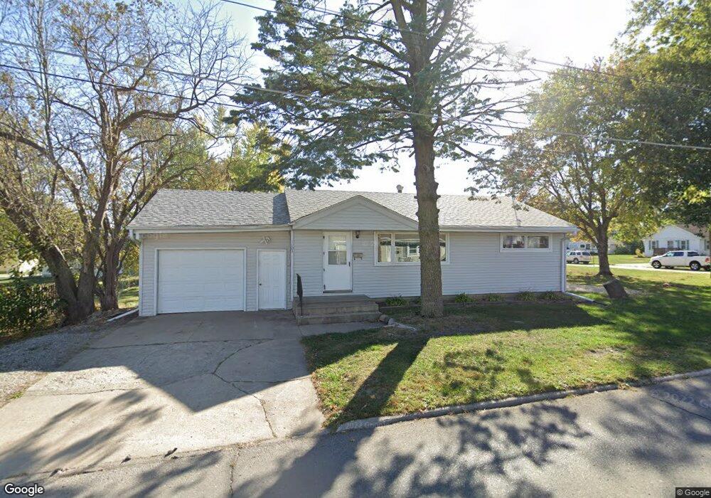 1103 N 8th Ave E, Newton, IA 50208 - photo 1