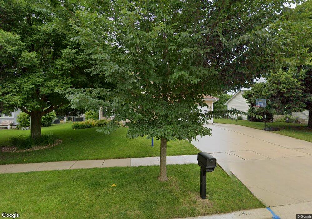 435 Zelda Dr NW, Cedar Rapids, IA 52405 - photo 1