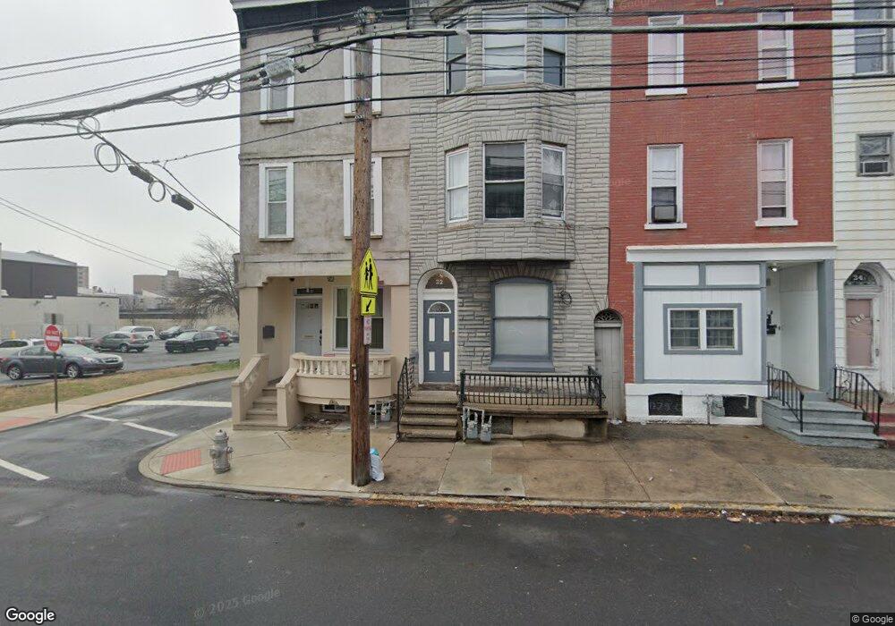 32 N 10th St, Reading, PA 19601 - photo 1