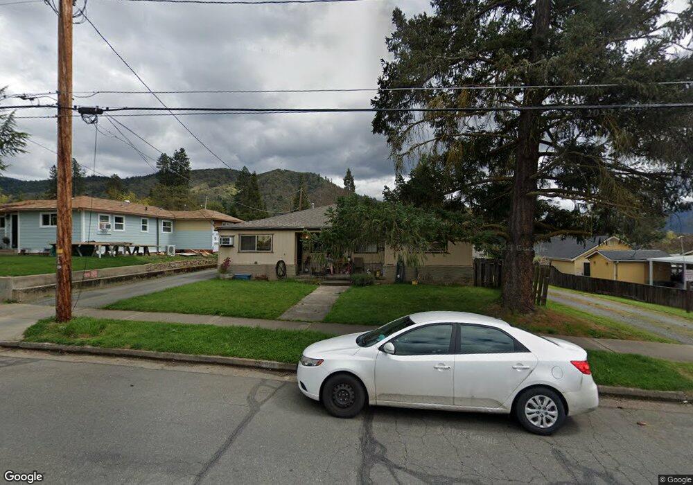 921 NE 9th St, Grants Pass, OR 97526 - photo 1