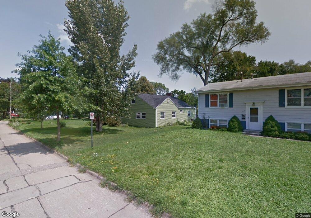 3201 Vine Ave SE, Cedar Rapids, IA 52403 - photo 1