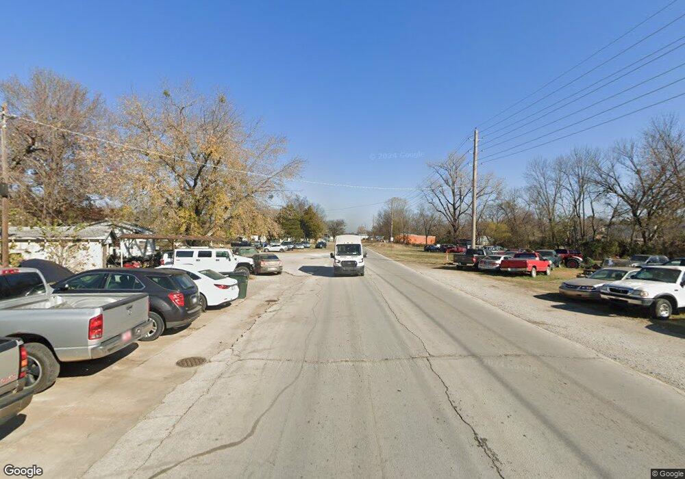 811 N Frisco Ave, Henryetta, OK 74437 - photo 1