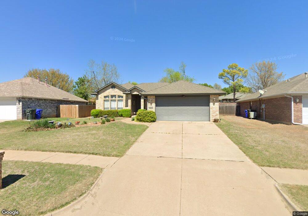 4013 Gyrfalcon Dr, Norman, OK 73072 - photo 1