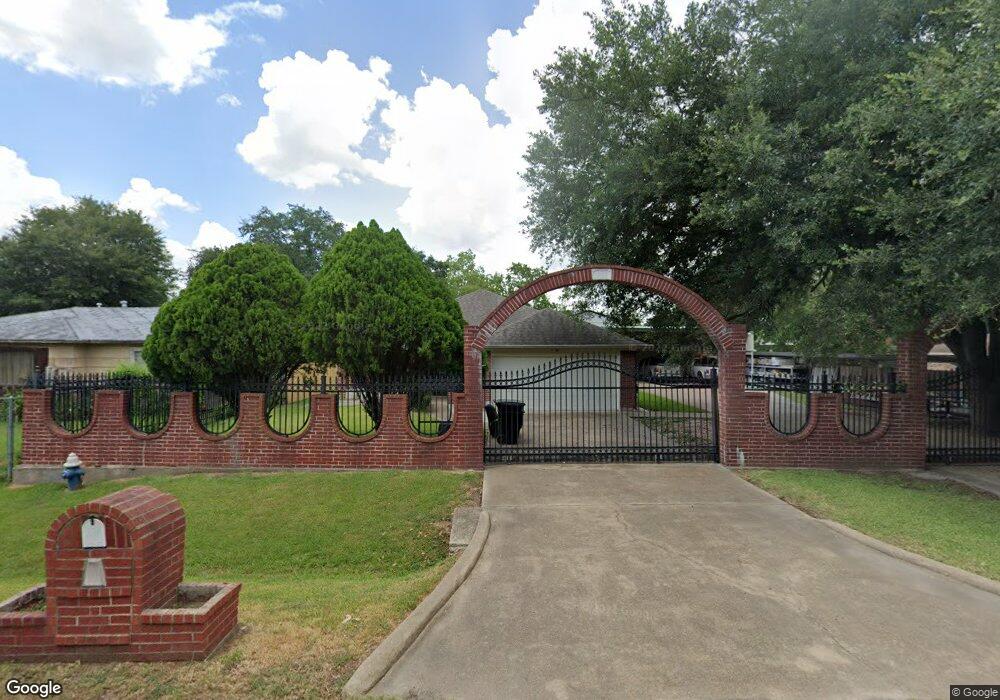 8325 Folkstone Ln, Houston, TX 77075 - photo 1