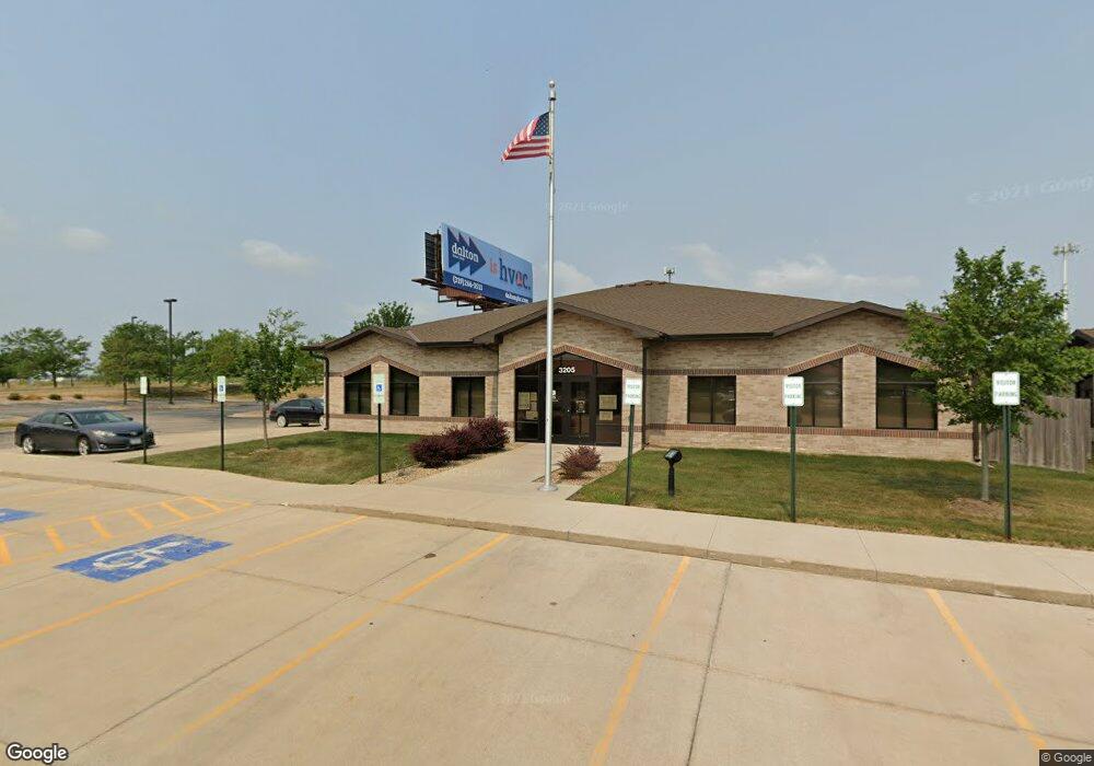 3205 Williams Blvd SW, Cedar Rapids, IA 52404 - photo 1