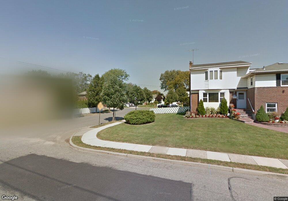 6 Temme Ct, Plainview, NY 11803 - photo 1