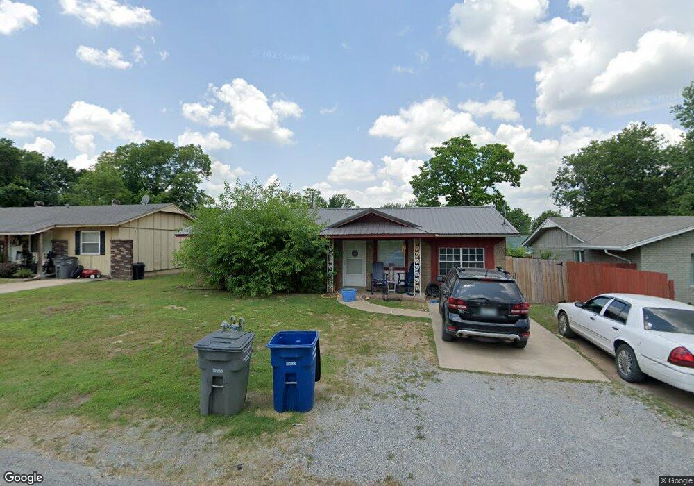 305 N Howey St, Chouteau, OK 74337 - photo 1