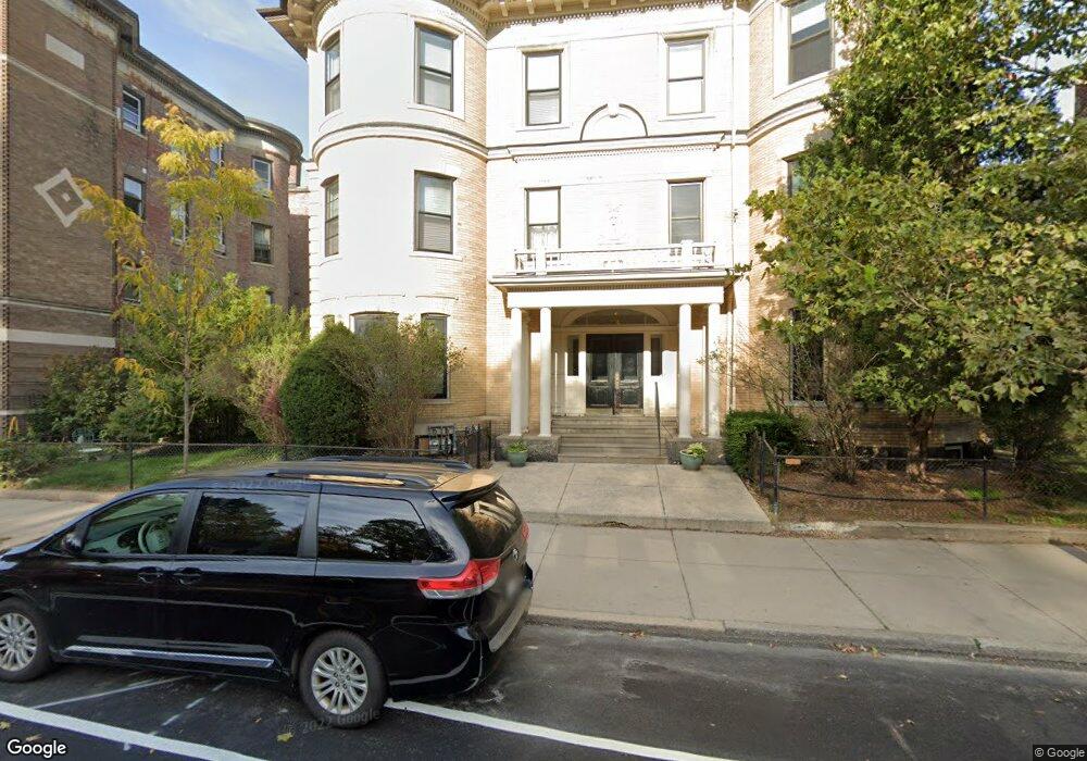 465 Washington St unit 4, Brookline, MA 02446 - photo 1