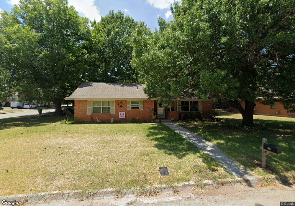 301 Hillside Dr, Gainesville, TX 76240 - photo 1