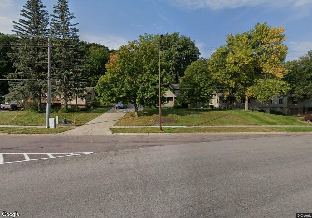 1126 S Payne St, New Ulm, MN 56073 - photo 1