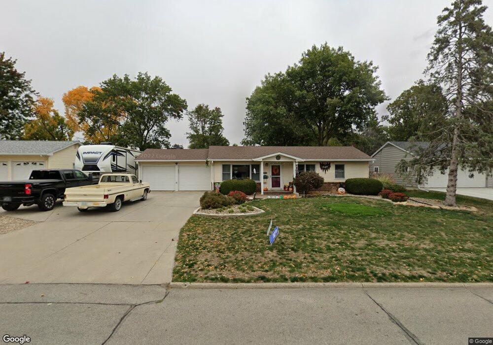 908 S 14th Ave W, Newton, IA 50208 - photo 1