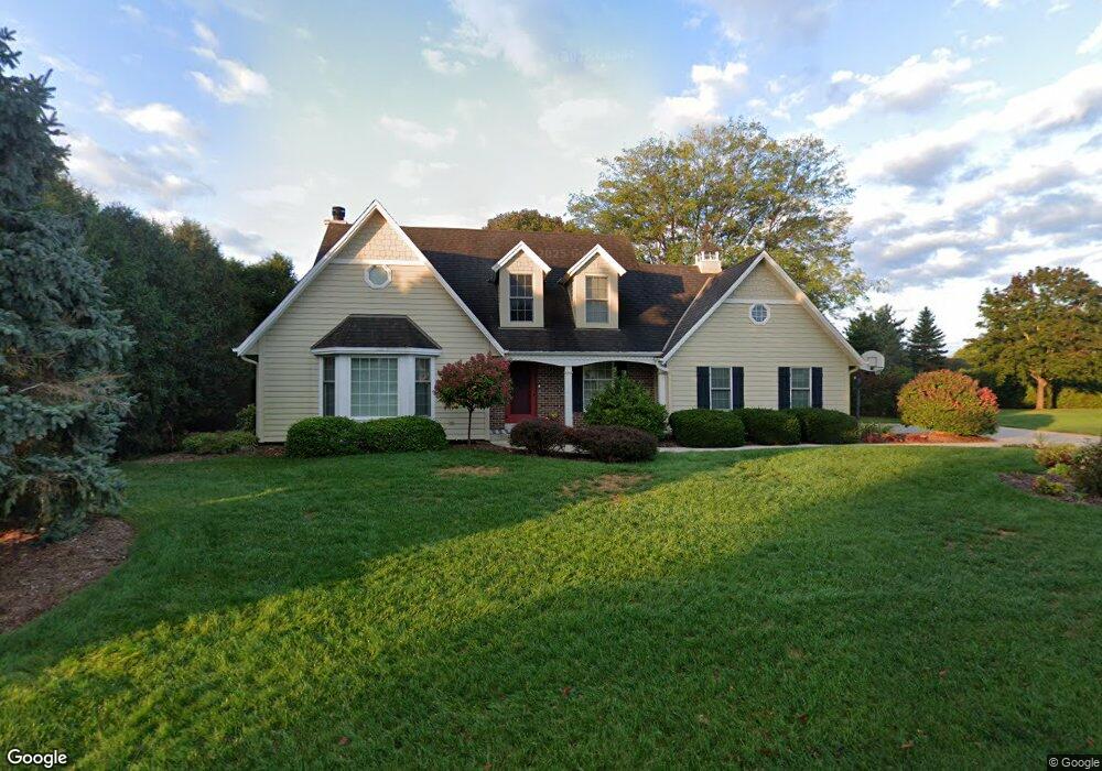 N76W16131 Hunters Ridge Cir, Menomonee Falls, WI 53051 - photo 1