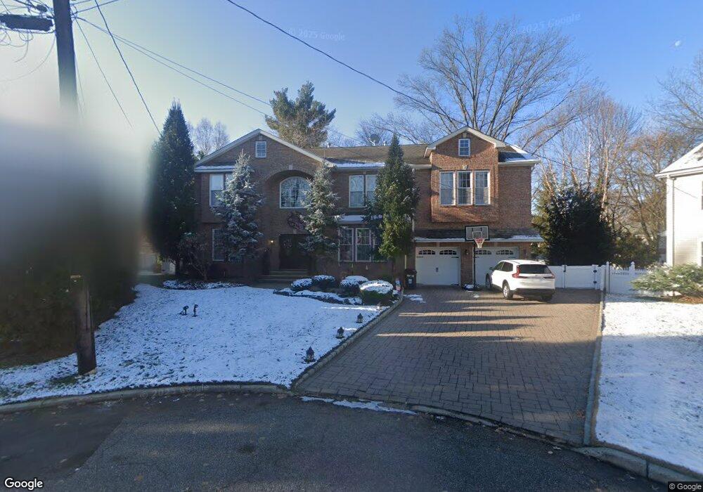 4 Fenway Ct, River Edge, NJ 07661 - photo 1