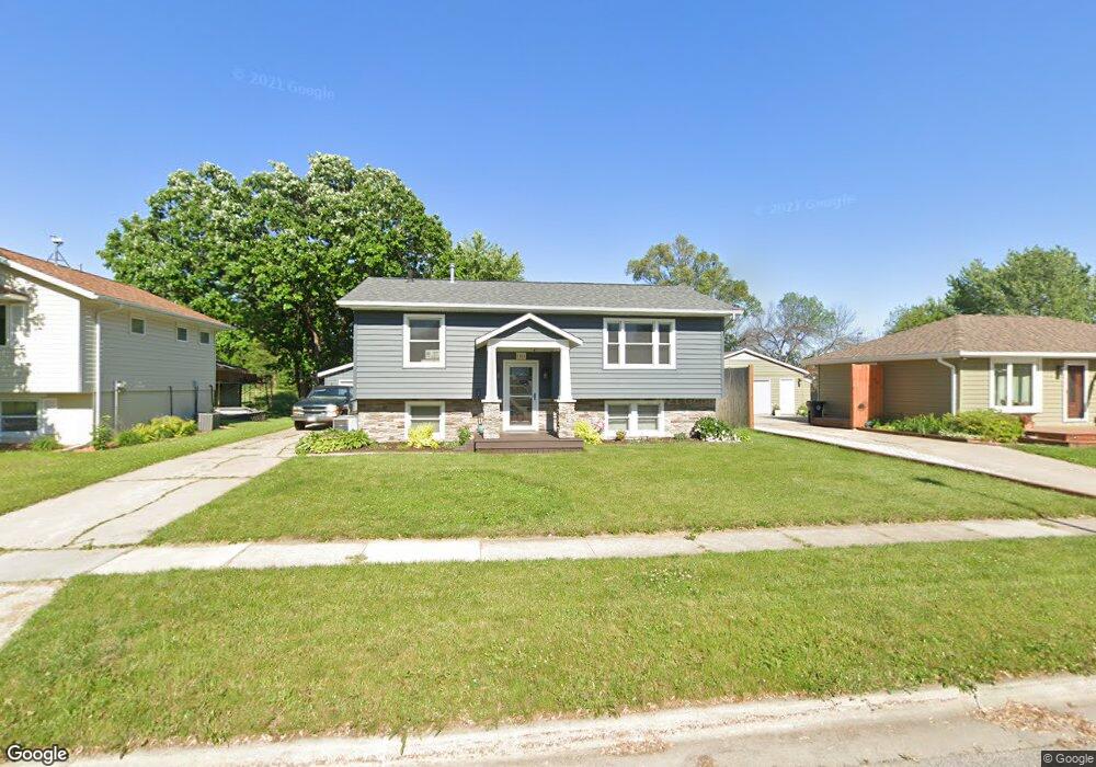 1161 Edgewood Dr, Waterloo, IA 50701 - photo 1