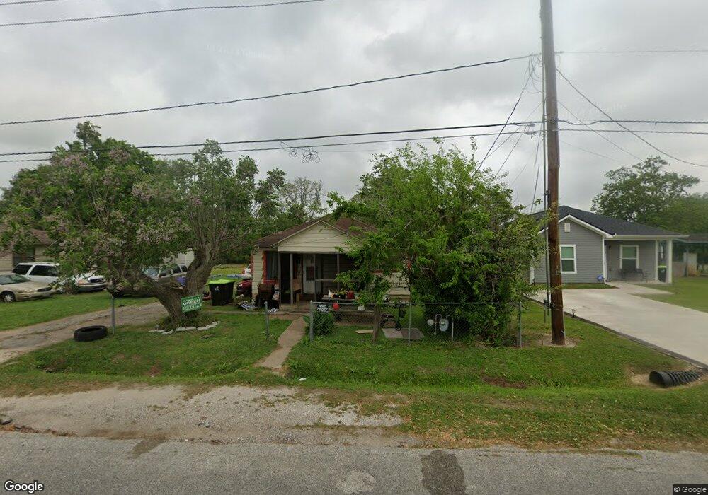 1117 Whitson St, Bay City, TX 77414 - photo 1