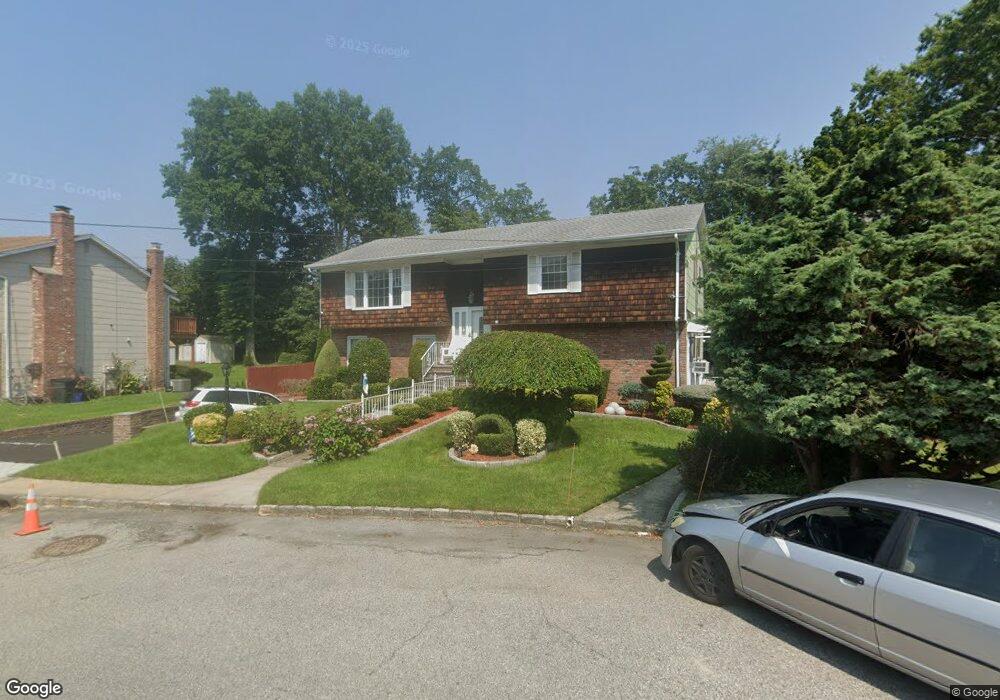 26 Gaffney St unit 1st Fl, Glen Cove, NY 11542 - photo 1