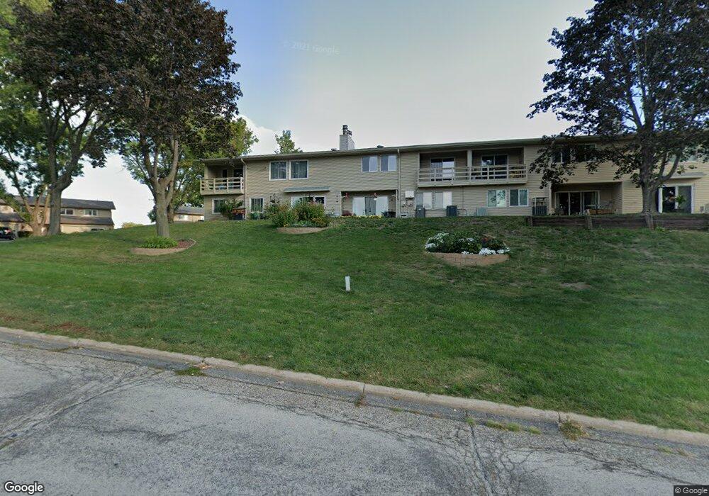 1708 Applewood Place NE unit 5G, Cedar Rapids, IA 52402 - photo 1