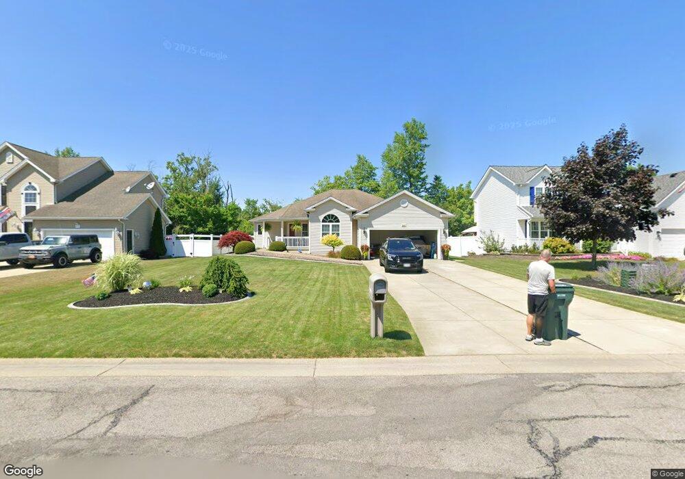 2641 Pinelake Dr, Niagara Falls, NY 14304 - photo 1