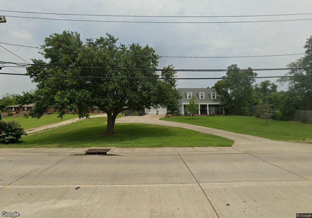 1320 W Sale Rd, Lake Charles, LA 70605 - photo 1