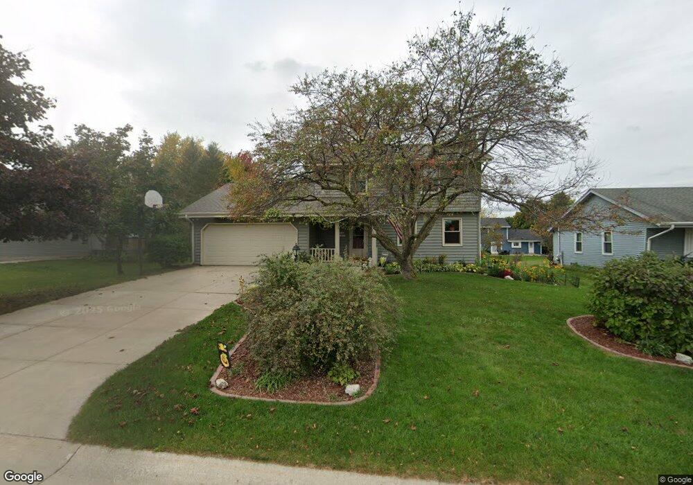 W162N10577 Auburn Ln, Germantown, WI 53022 - photo 1
