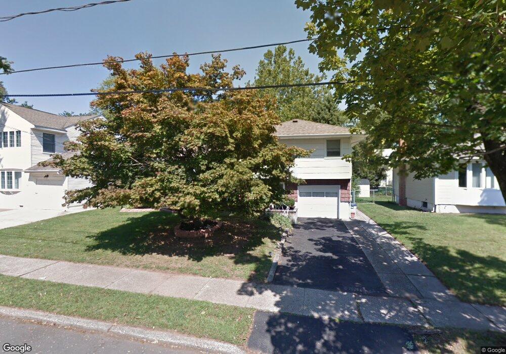 555 Hemlock St, Rahway, NJ 07065 - photo 1