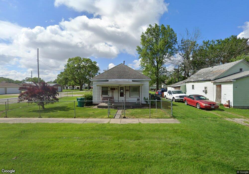 701 Richmond Ave, Mattoon, IL 61938 - photo 1