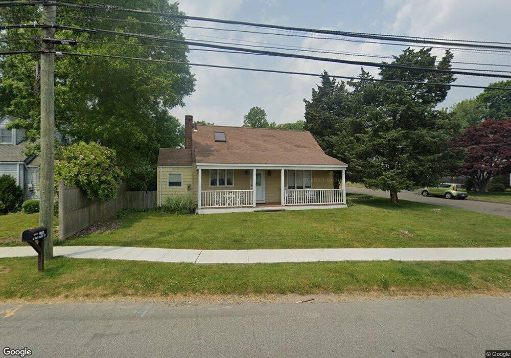 902 S Pine Creek Rd, Fairfield, CT 06824 - photo 1