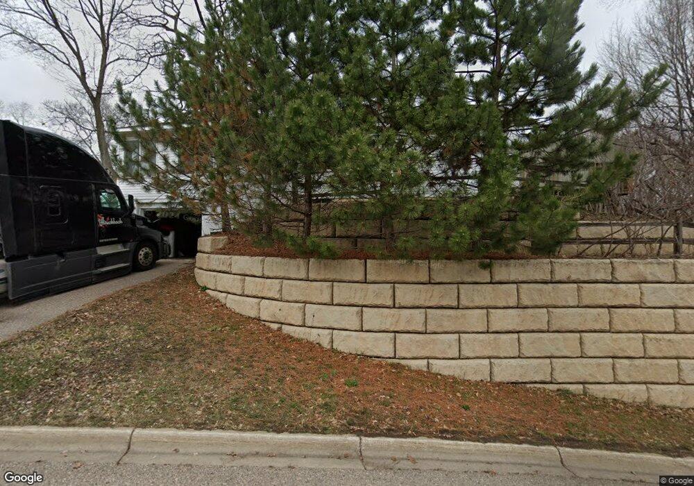 18924 Chestnut Ln, Minnetonka, MN 55345 - photo 1