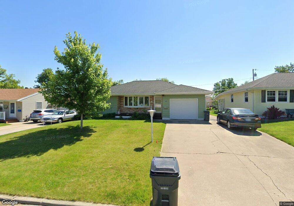 427 24th St NW, Cedar Rapids, IA 52405 - photo 1