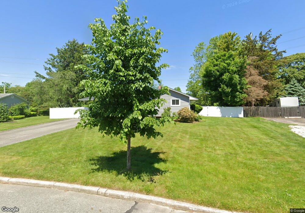 18 Heron Ln, ComMacK, NY 11725 - photo 1