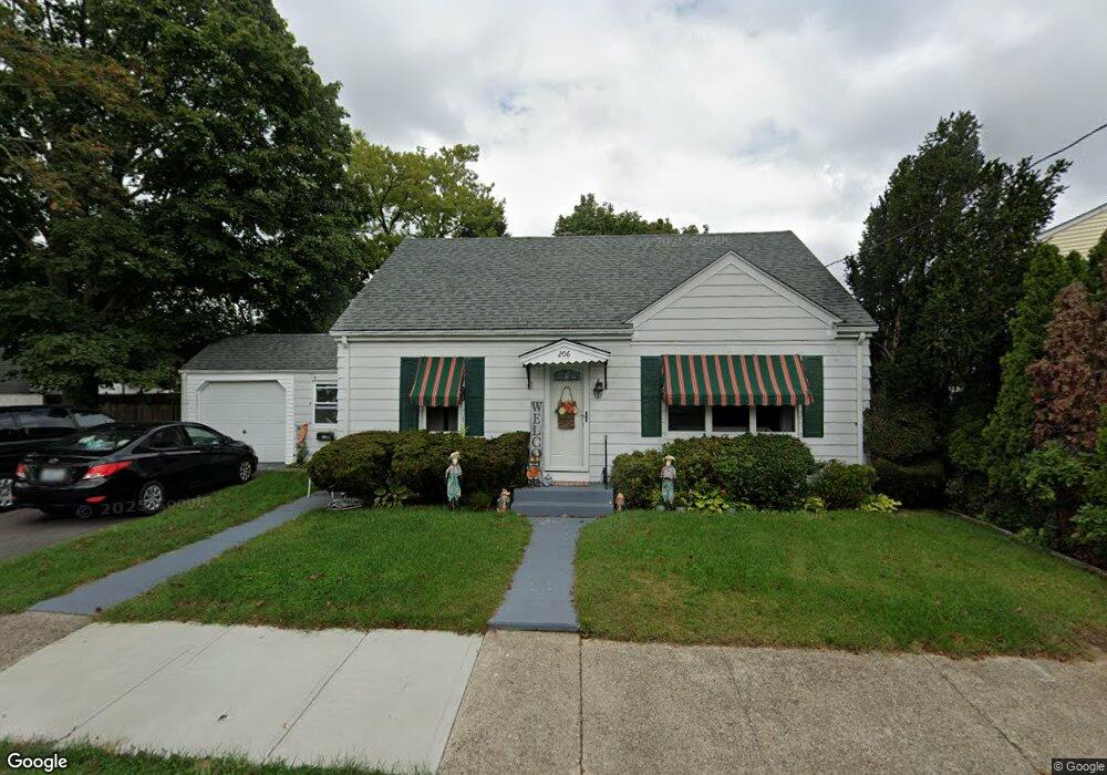 206 Whittier Rd, Pawtucket, RI 02861 - photo 1