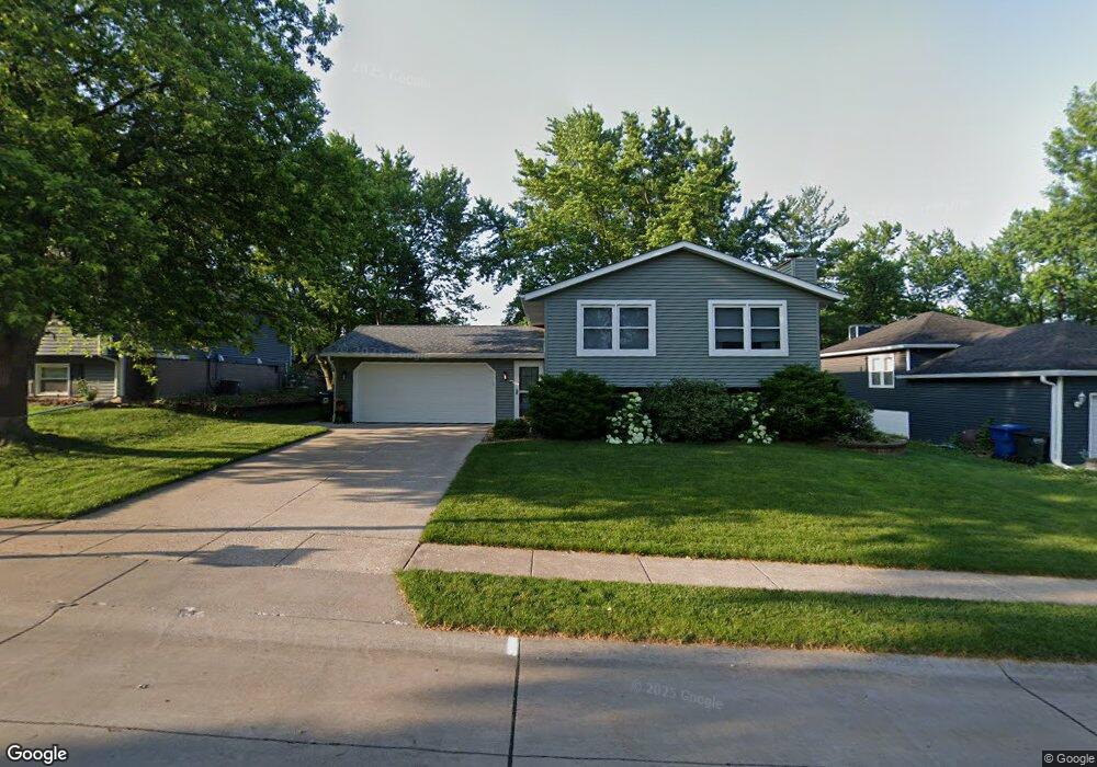 1545 W 48th St, Davenport, IA 52806 - photo 1