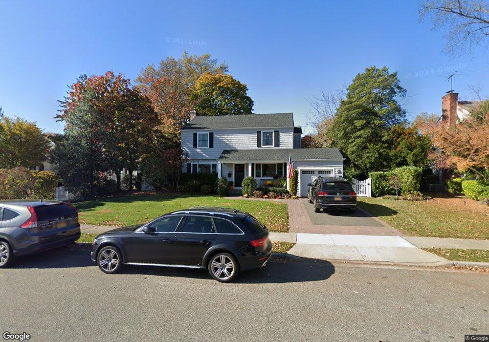 1614 Kent Dr, Hewlett, NY 11557 - photo 1