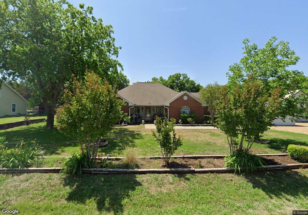 2117 Wolf Run, Gainesville, TX 76240 - photo 1