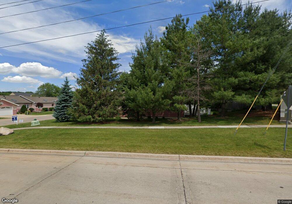 1725 W 18th St unit B, Cedar Falls, IA 50613 - photo 1