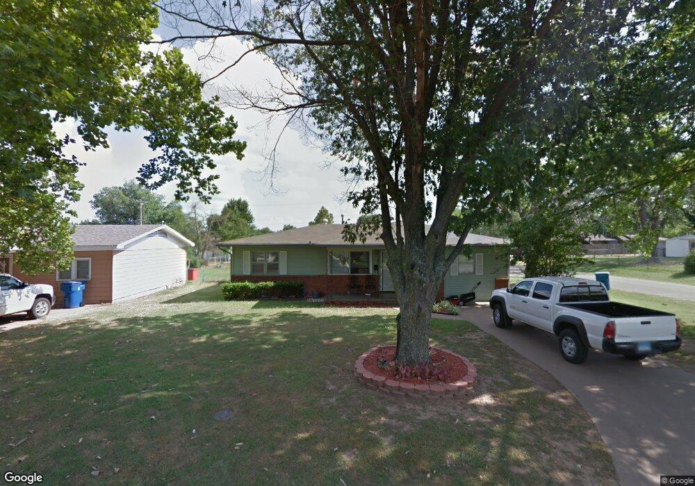 1233 E 2nd St, Cushing, OK 74023 - photo 1