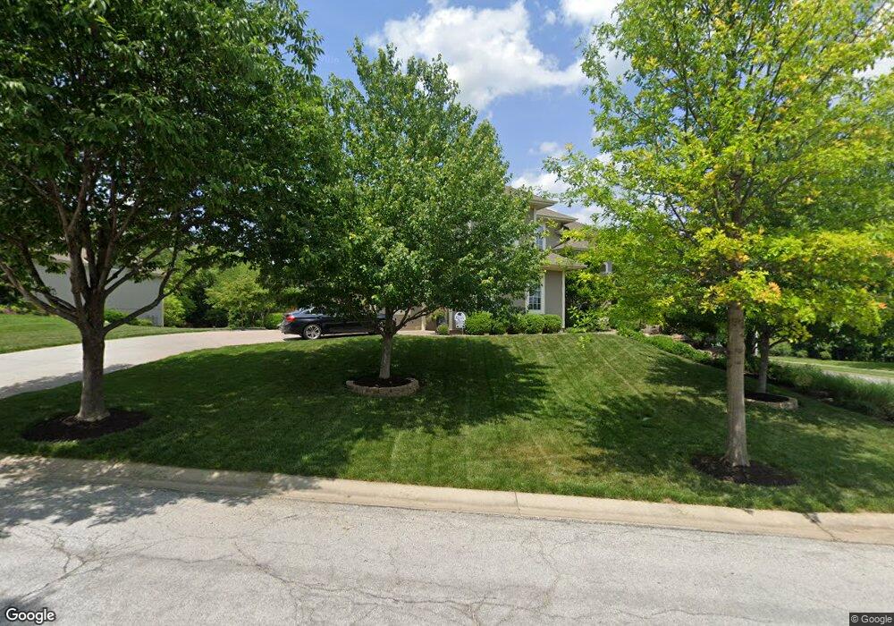9822 Skyview Ln, Lenexa, KS 66220 - photo 1
