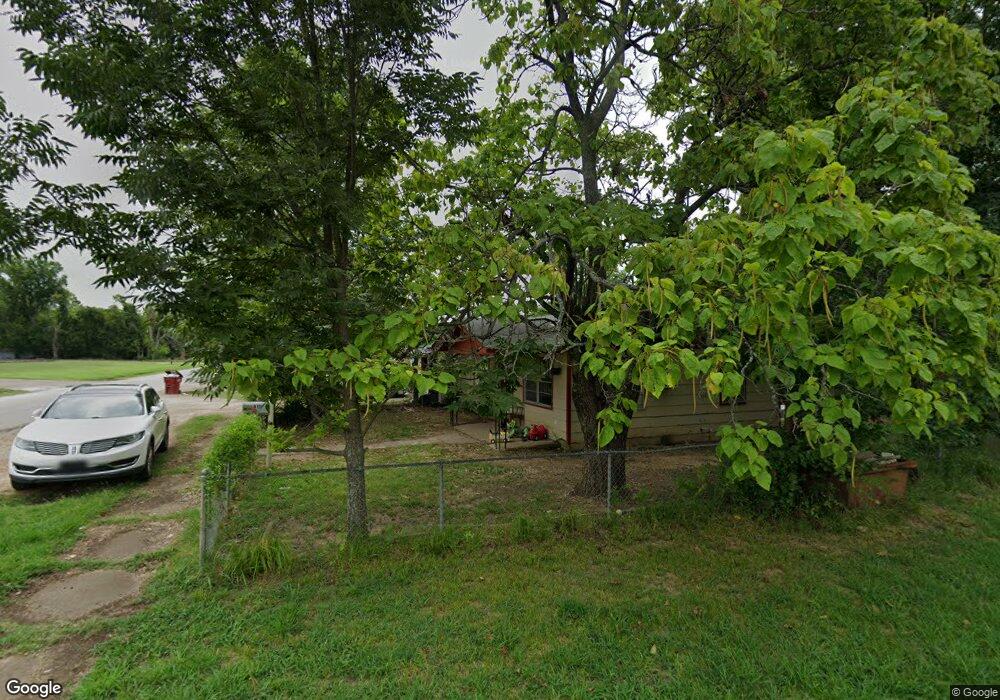 811 W Main St, Hugo, OK 74743 - photo 1